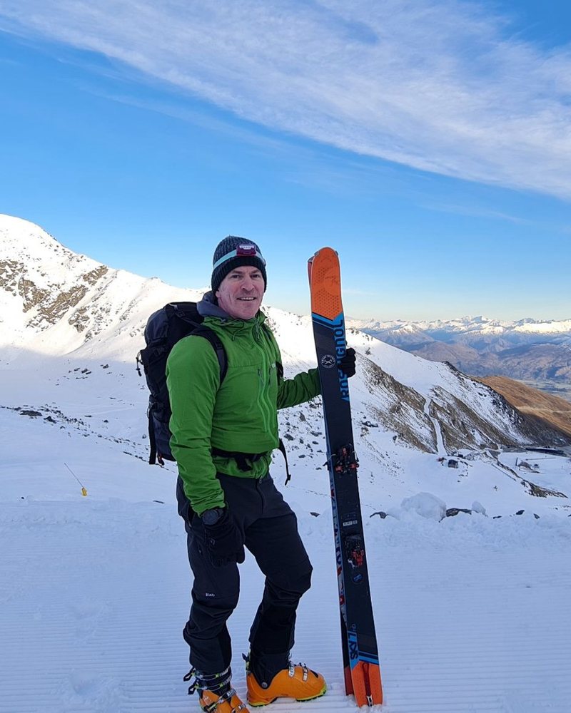 Darren with his skis at the top of a New Zealand ski field